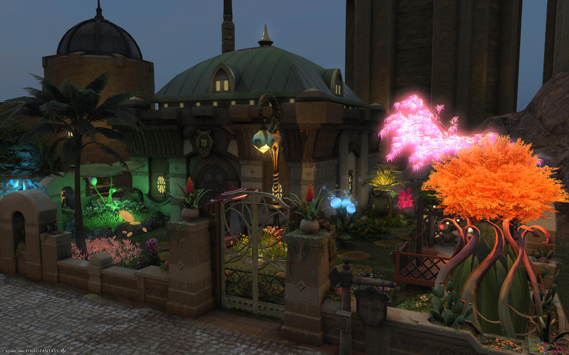 Final Fantasy 14 night screenshot: Small square house with a rounded roof. The L shaped garden is full of plants and fantasy furniture like leaf parasols.
